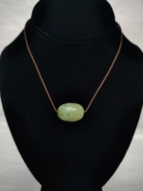 Handmade Green Stone Pendant Necklace/Choker - Women Jewelry